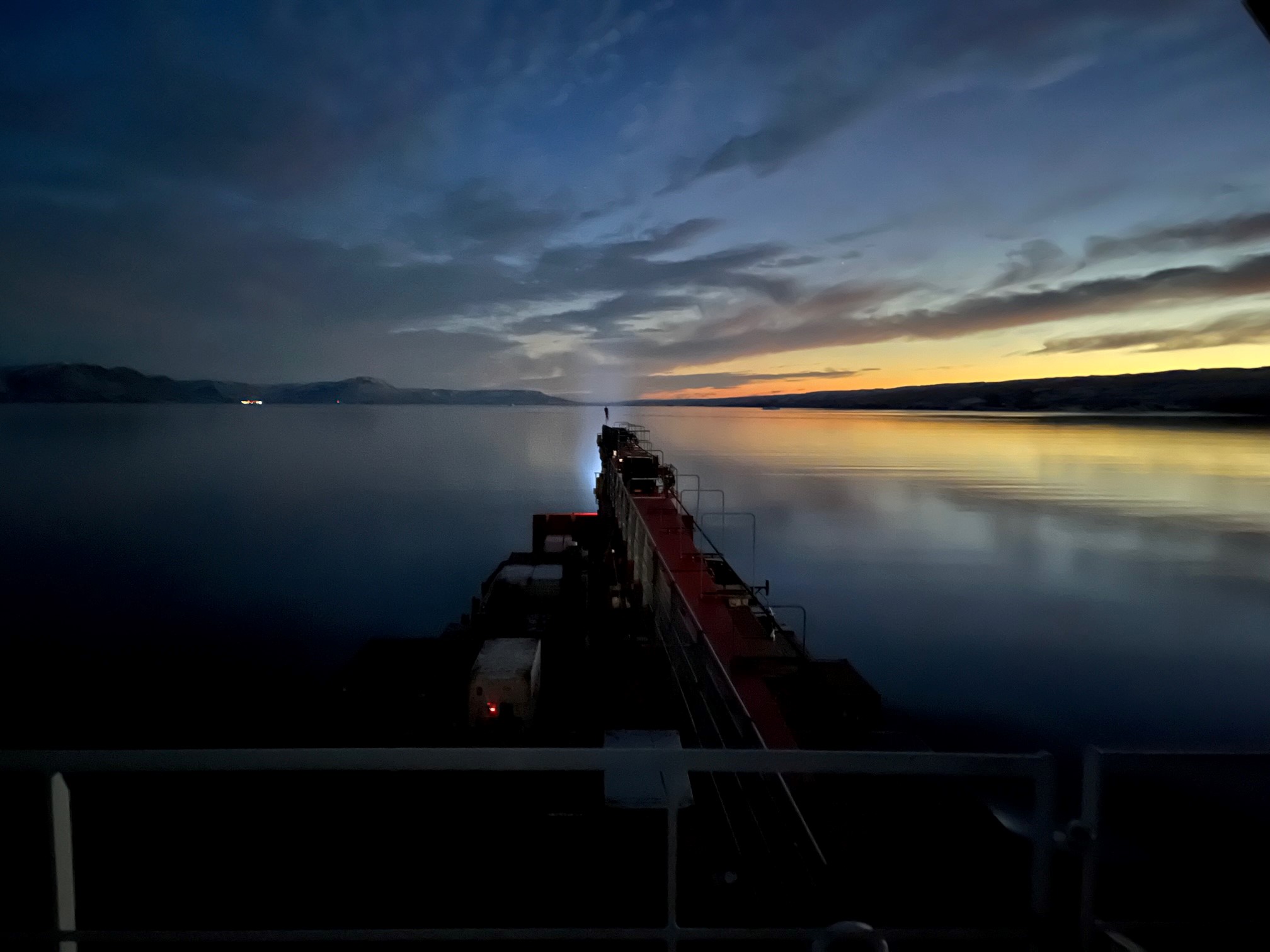 En efterårsmorgen på Hurry Inlet fjorden i øst Grønland.jpg